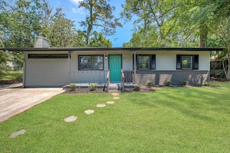 2112 Cambridge Dr, Tallahassee, FL 32304