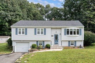 128 Tallyho Dr, Springfield, MA 01118