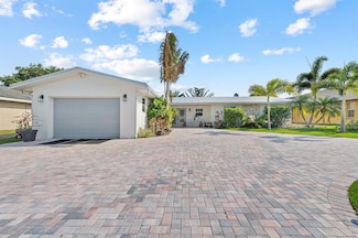 726 SE Seahouse Dr, Port Saint Lucie, FL 34983