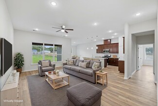 125 Oak Cluster Dr, Columbus, TX 78934