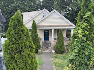 6 Lane Ave, Trumbull, CT 06611