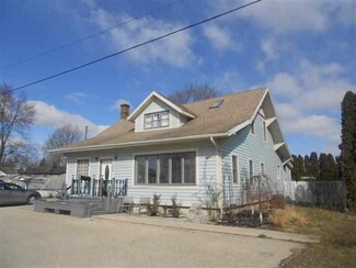 1204 E Walnut St, Nappanee, IN 46550