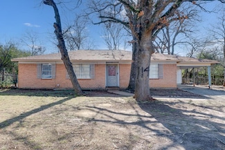 114 Shady Creek Dr, Palestine, TX 75801