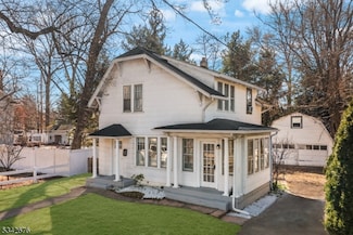 11 Harrington St, Hillsdale, NJ 07642
