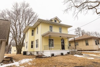 125 N 14th St, Clear Lake, IA 50428
