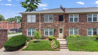 100 Stonehenge Dr Unit 101, Louisville, KY 40207
