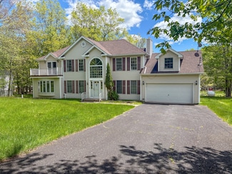 439 Cedar Dr, Long Pond, PA 18334