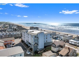 300 N Pacific St Unit 43, Rockaway Beach, OR 97136
