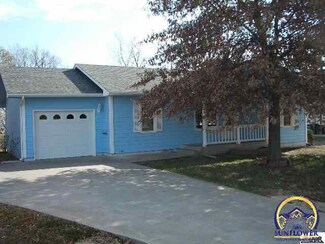 128 Sunset Ln, Maple Hill, KS 66507