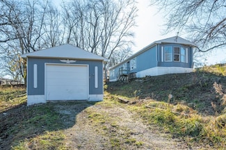 8438 Tulip St, Dexter, IA 50070