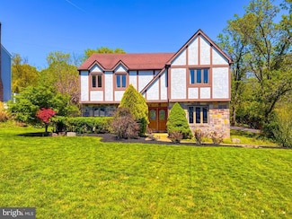 52 Colonial Dr, Newtown, PA 18940