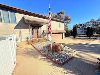 2801 W 5th St, Sioux City, IA 51103