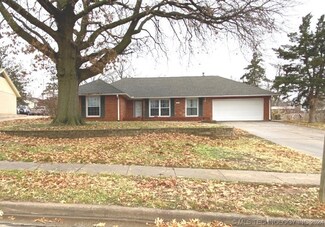 2416 Woodthrush Rd, Ponca City, OK 74604