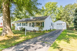 11 Bushey Rd, Pittsfield, MA 01201