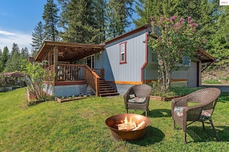 302 School Rd, Hope, ID 83836