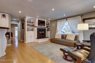 2456 Spurr Ln, Anchorage, AK 99517