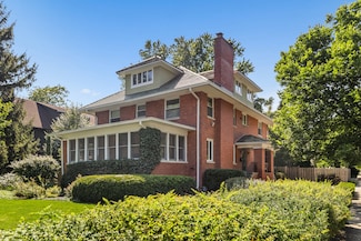 2528 Sheridan Rd, Evanston, IL 60201