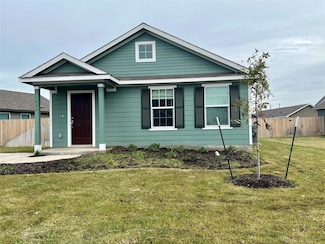 420 Halfmoon Dr, Lockhart, TX 78644