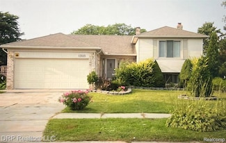 13525 Canterbury Dr, Sterling Heights, MI 48312