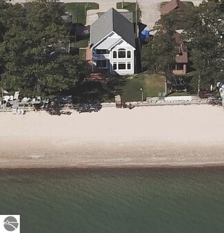 28 N Huron Rd, Au Gres, MI 48703