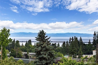 1807 E 3rd St, Port Angeles, WA 98362