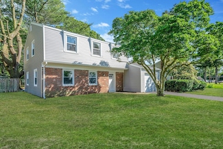 27 Wilmont Turn, Coram, NY 11727
