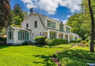 2 Olde Lantern Ct, Montvale, NJ 07645