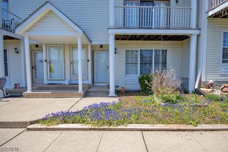 10 Amherst Ct, Hamburg, NJ 07419