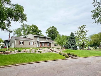 803 Karen Dr, Yankton, SD 57078