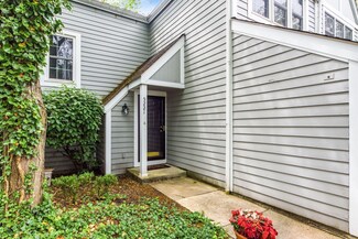 5221 Parkcrest Ln Unit 5221, Columbus, OH 43220