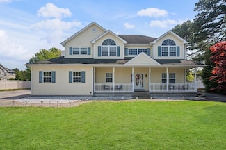 4 Taylor Ln, Medford, NY 11763