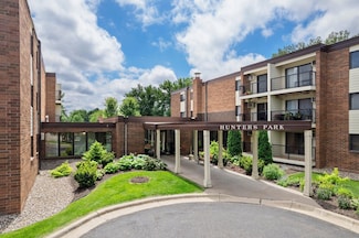 4 Pine Tree Dr Unit 218, Arden Hills, MN 55112