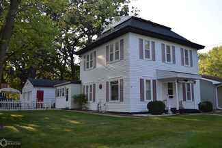 711 N 6th St, Clear Lake, IA 50428