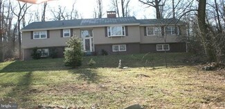 37 Paris Heights Ln, Paris, VA 20130
