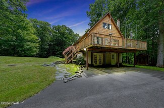 44 Robin Ln, Hawley, PA 18428