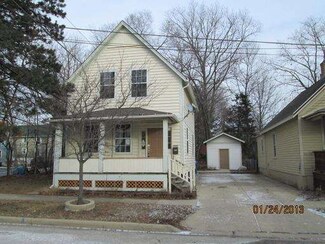 111 S 6th St, West Dundee, IL 60118