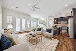 8225 Cambridge St, Houston, TX 77054
