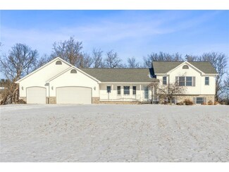 963 Sadies Ln, Hudson, WI 54016