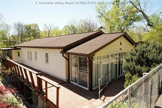 11226 Coal River Rd, Saint Albans, WV 25177