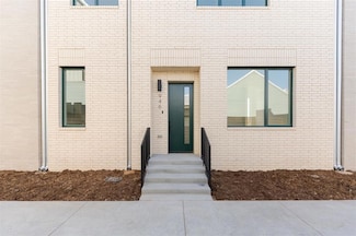 946 Hangar Dr, Oklahoma City, OK 73108