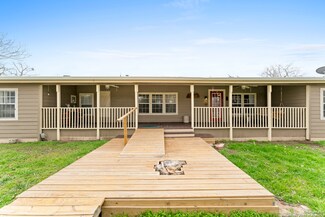 309 Woodcreek Cir, McQueeney, TX 78123