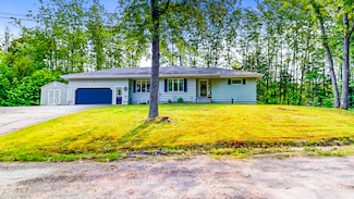 76 Parkview Ave, Livermore Falls, ME 04254