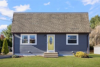 11 Drawbridge Dr, West Warwick, RI 02893