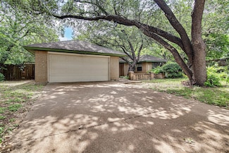 6109 Rayburn Ct, Fort Worth, TX 76133