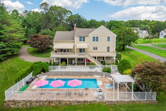 20 Laura Dr, Danbury, CT 06811