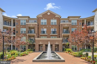 2903 Saintsbury Plaza Unit 302, Fairfax, VA 22031