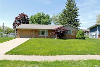 3321 W Birkshire Dr, Peoria, IL 61614