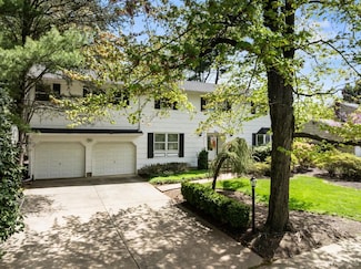 3 Mulberry Ln, Edison, NJ 08820