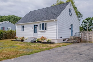 129 Cleveland Cir, South Portland, ME 04106