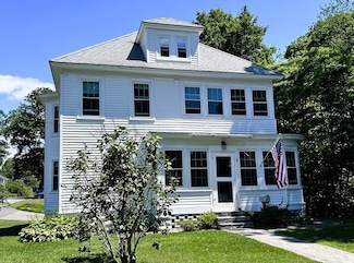 8 High St, Ayer, MA 01432